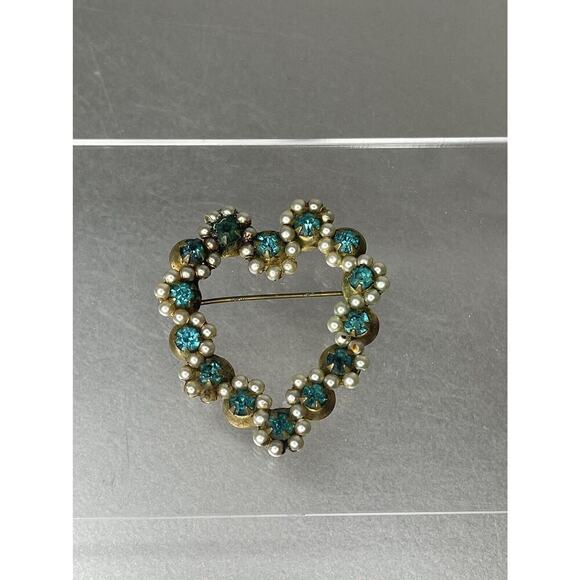 Vintage Pronged Green Blue Heart Rhinestone Pearl Goldtone Brooch Pin - Picture 1 of 6